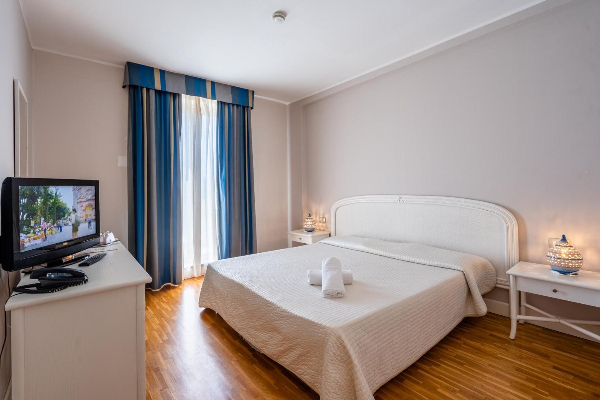 Capo Peloro Hotel (Adults Only) Torre Faro Ngoại thất bức ảnh
